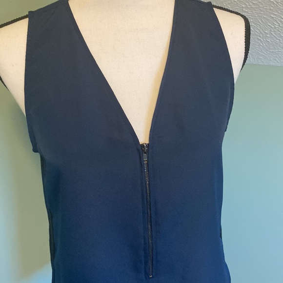 Peyton Jensen (Evereve) Multi Media V-neck Zip-front Sleeveless Top - Picture 2 of 9